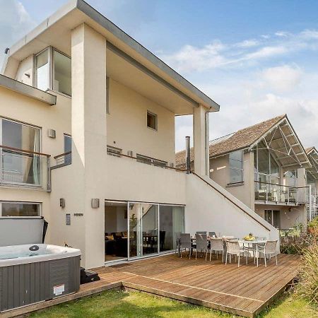 Cotswolds Lakehouse, With Hot Tub & Spa Access, Lower Mill Estate Somerford Keynes Екстер'єр фото
