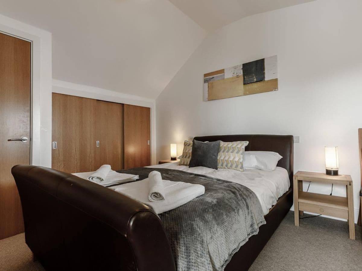 Cotswolds Lakehouse, With Hot Tub & Spa Access, Lower Mill Estate Somerford Keynes Екстер'єр фото