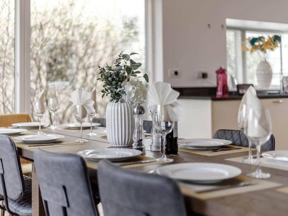 Cotswolds Lakehouse, With Hot Tub & Spa Access, Lower Mill Estate Somerford Keynes Екстер'єр фото